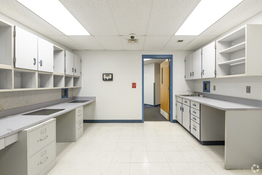 More Photos Of 701 N Niles Ave, South Bend Medical For Lease