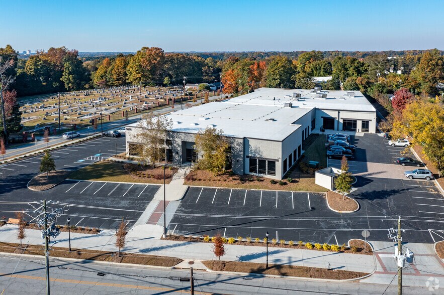 More Photos Of 5616 Peachtree Rd, Atlanta Loft Creative Space For Lease