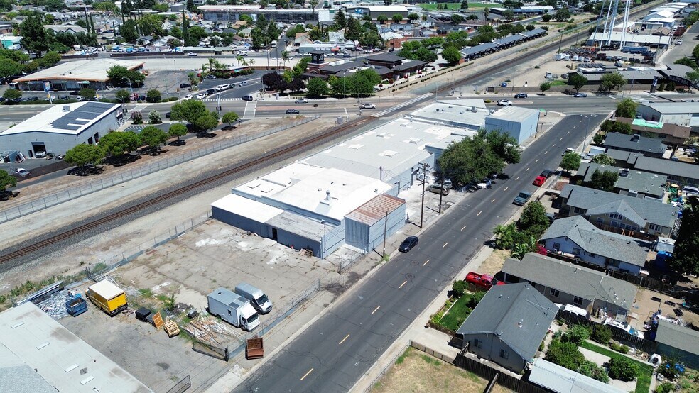 More Photos Of 121 Oak St, Manteca Warehouse For Lease