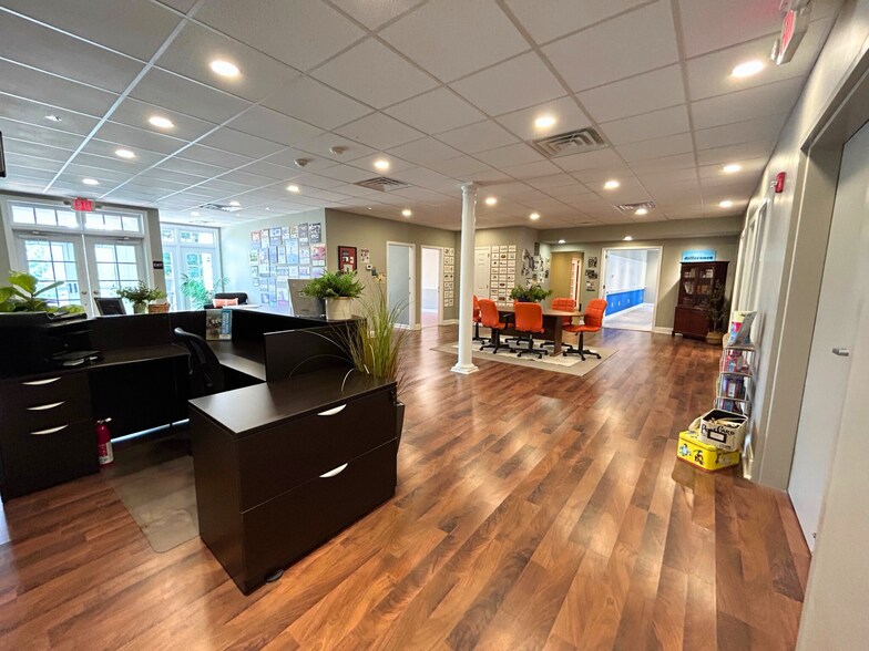 More Photos Of 111 Centerville Rd, Lancaster Office For Lease