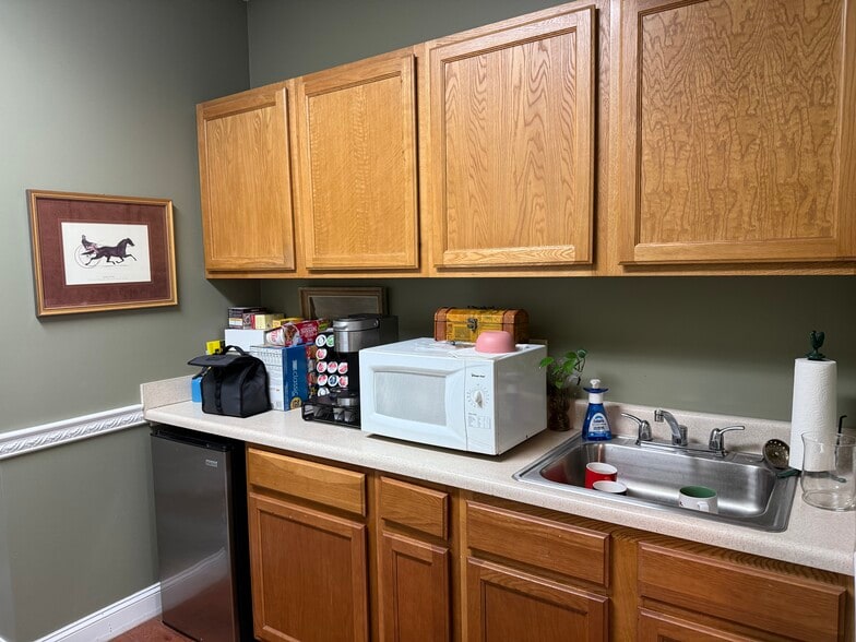 More Photos Of 1147 Cully Rd, Cordova Office For Lease