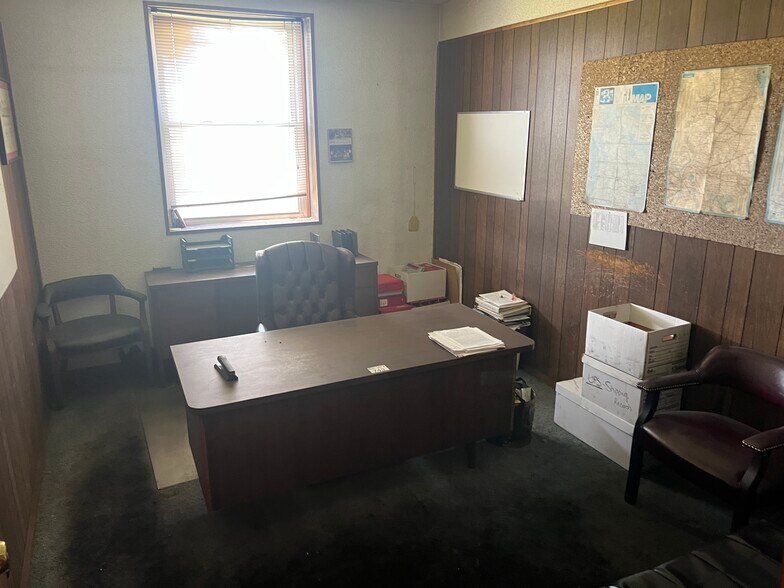 More Photos Of 400 S Gray St, Albany Manufacturing For Sale