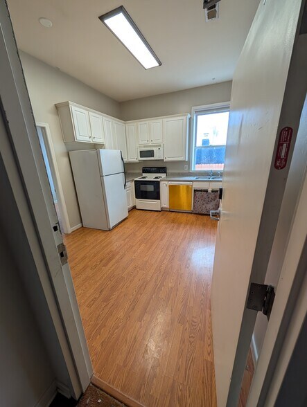 More Photos Of 1627 W Main St, Richmond Storefront Retail Residential For Sale