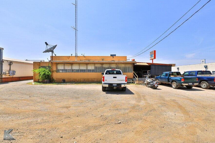 More Photos Of 1841 S Treadaway Blvd, Abilene Industrial For Sale