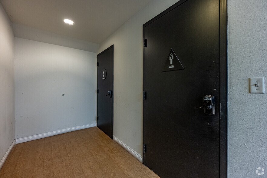 More Photos Of 6746 Valjean Ave, Van Nuys Loft Creative Space For Sale