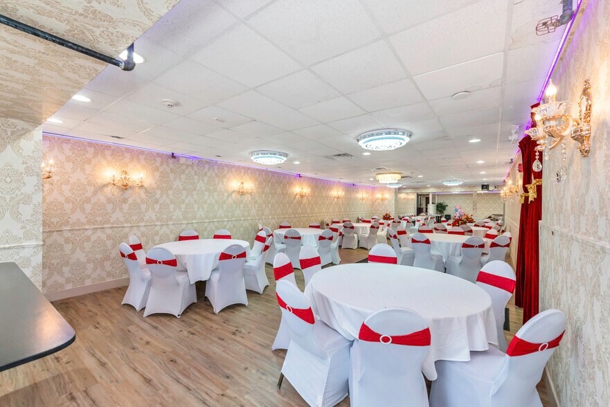 More Photos Of 2716 Hempstead Tpke, Levittown Restaurant For Sale
