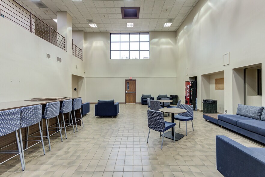 More Photos Of 3802-3806 Interstate 27, Lubbock Office For Sale