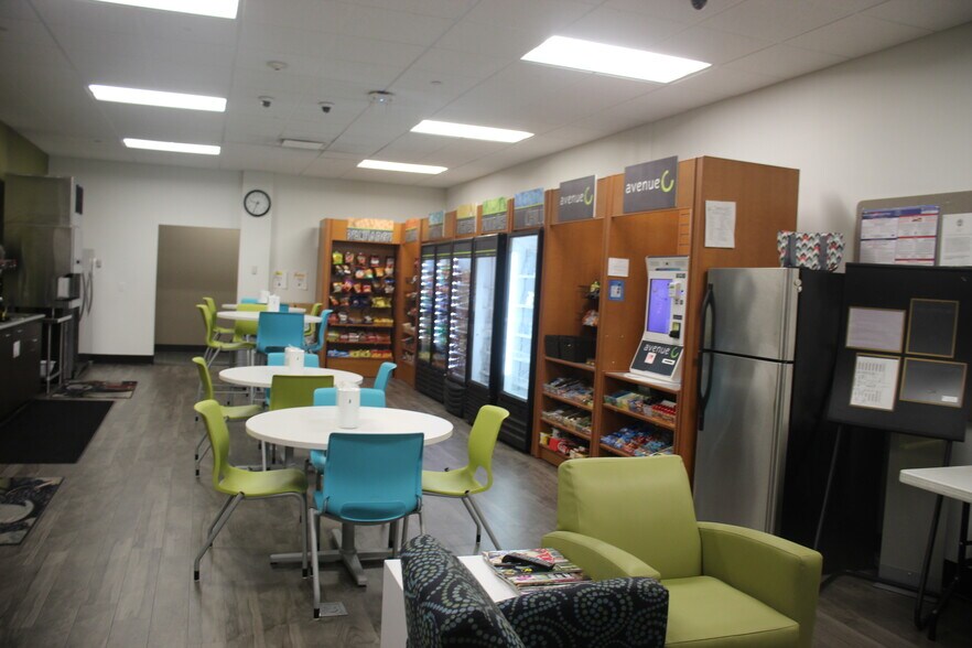 More Photos Of 1450 N Center Point Rd, Hiawatha Office For Lease