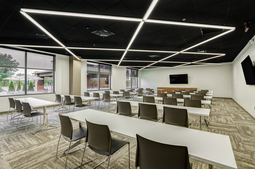 More Photos Of 3100 Easton Square Pl, Columbus Office For Lease