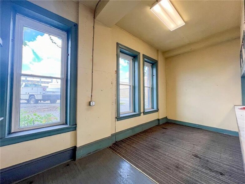 More Photos Of 119 E Wayne St, Butler Office Residential For Sale
