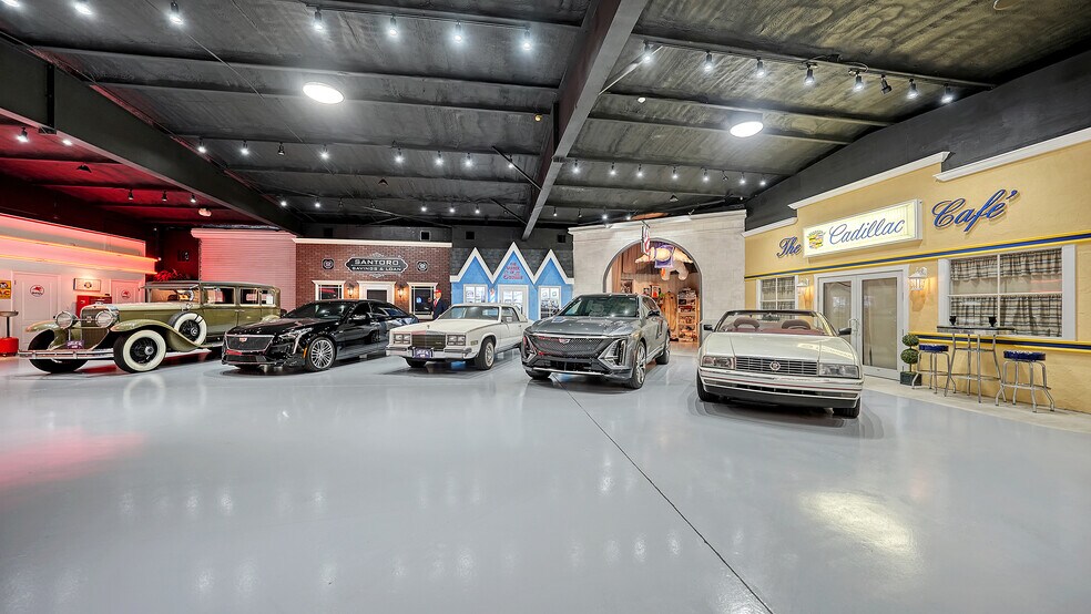 Primary Photo Of 2111 Whitfield Park Dr, Sarasota Showroom For Sale