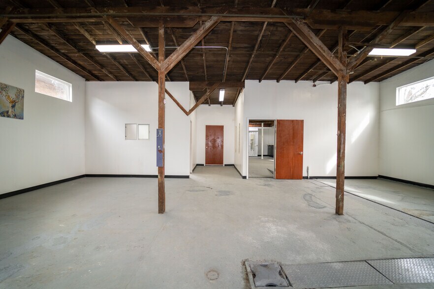 More Photos Of 5838 Woodlawn Ave, Los Angeles Auto Repair For Sale