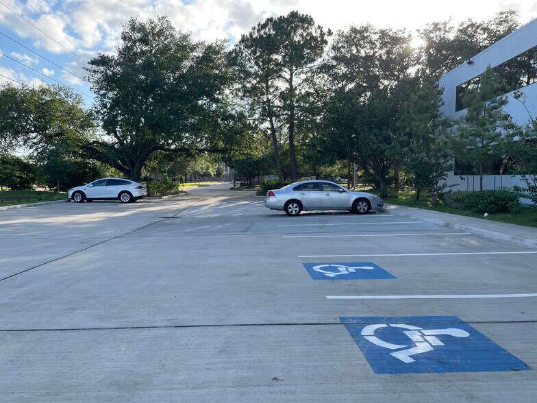 More Photos Of 3707 Westcenter Dr, Houston Office For Lease