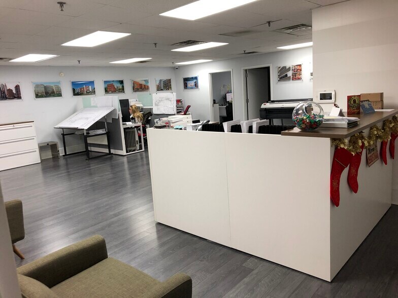 More Photos Of 925 Saw Mill River Rd, Yonkers Manufacturing For Lease