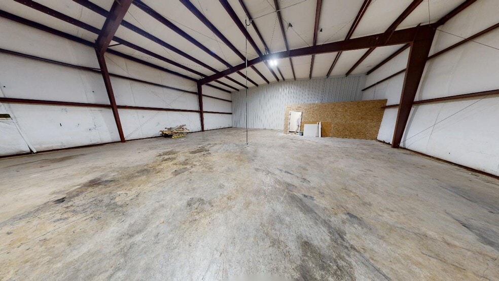 More Photos Of 1312 W Sunchase Ct, Fayetteville Warehouse For Lease
