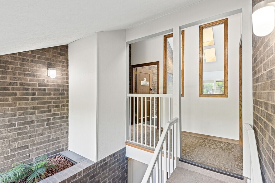 More Photos Of 8180 Brecksville Rd, Brecksville Medical For Lease