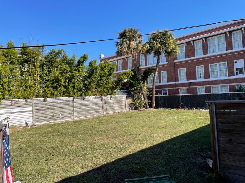 More Photos Of 1021 W Swann Ave, Tampa Supermarket For Lease