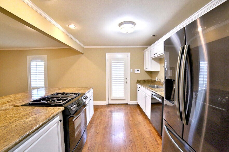 More Photos Of 2625 Peckham St, Houston Office Residential For Lease