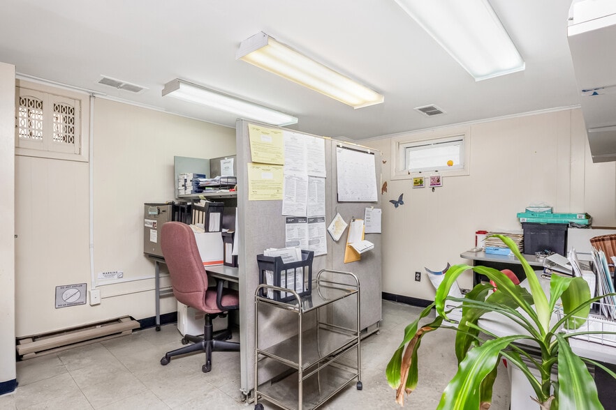 More Photos Of 2611 Corporal Kennedy St, Bayside Office For Sale