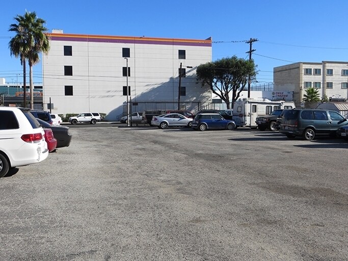More Photos Of 721-725 E Washington Blvd, Los Angeles Warehouse For Sale