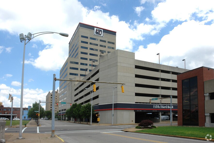 More Photos Of 16-20 NW 3rd St, Evansville Office For Lease