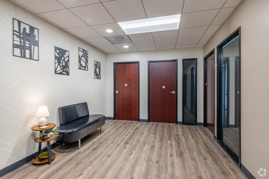 More Photos Of 15335 Morrison St, Sherman Oaks Office For Lease