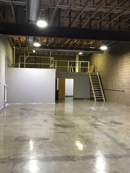 More Photos Of 501 Scott Ave, Des Moines Warehouse For Sale