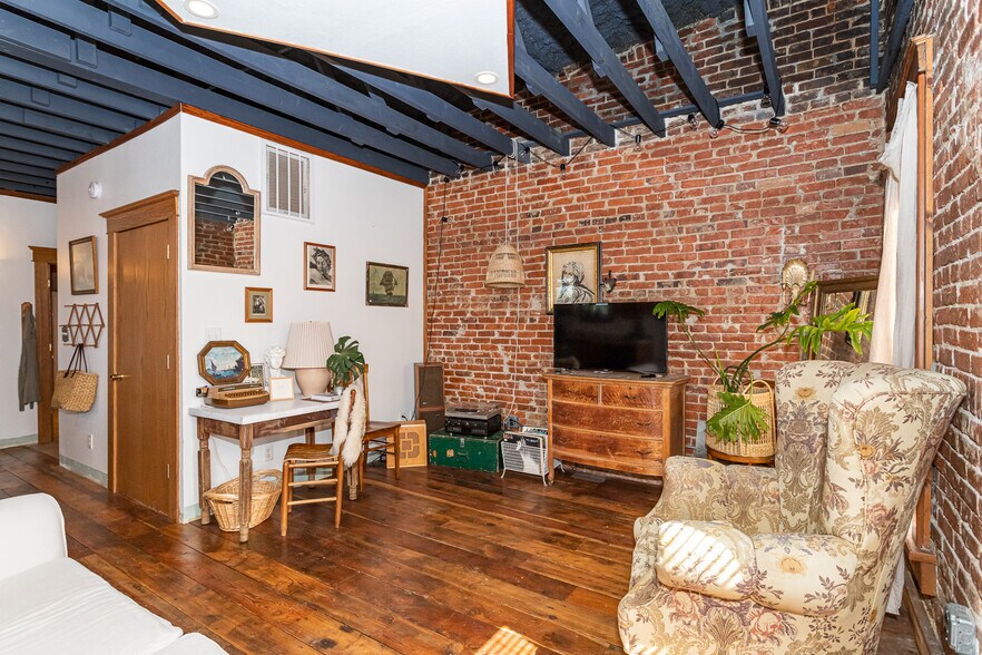 More Photos Of 611 Main St, Jewell Storefront Retail Residential For Sale