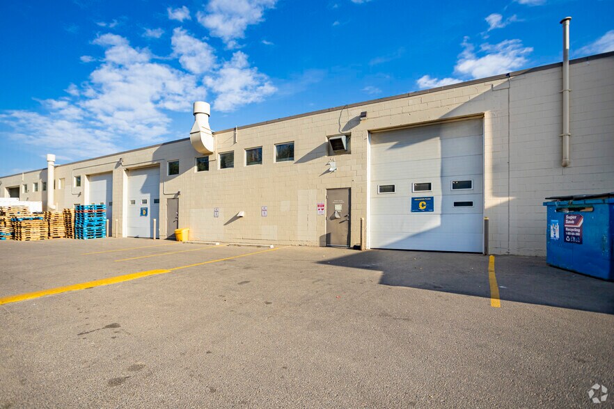 More Photos Of 915-935 48 Ave SE, Calgary Warehouse For Sale