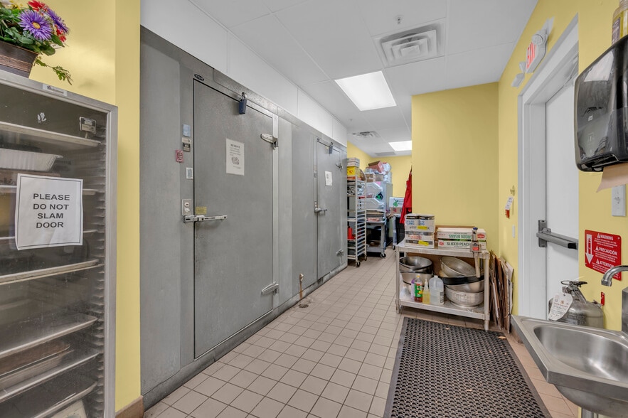 More Photos Of 690 Northland Blvd, Cincinnati Specialty For Sale