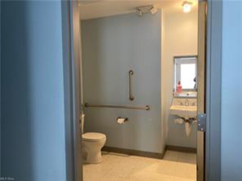 More Photos Of 46635 Y And O Rd, East Liverpool Bank For Sale
