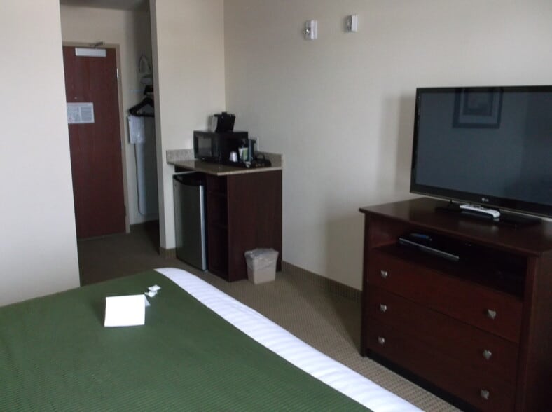 More Photos Of 1515 Planeview Dr, Oshkosh Hotel For Sale