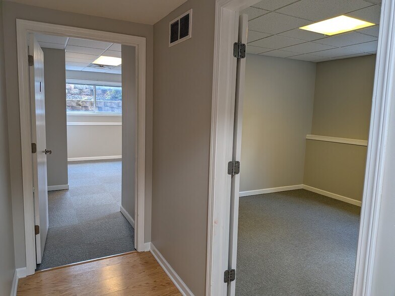 Primary Photo Of 2524 Woodmeadow Dr SE, Grand Rapids Office For Lease