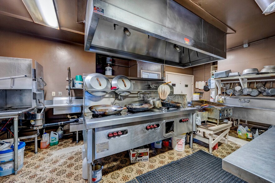 More Photos Of 627 S Columbia Ave, Connell General Retail For Sale