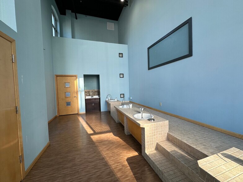 More Photos Of 4 S Linn St, Iowa City Office For Lease