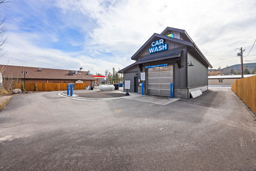 More Photos Of 119 Stoner Creek Rd, Lakeside Specialty For Sale