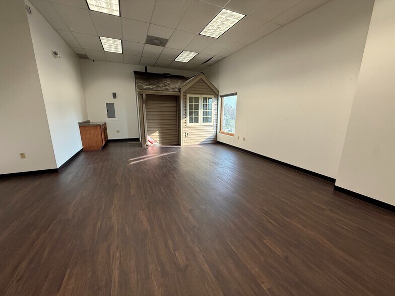More Photos Of 4131-4133 N Perryville Rd, Loves Park Storefront Retail Office For Lease