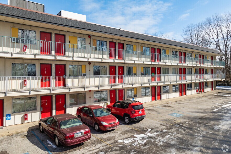 More Photos Of 2016 Old Us-31, Jeffersonville Hotel For Sale