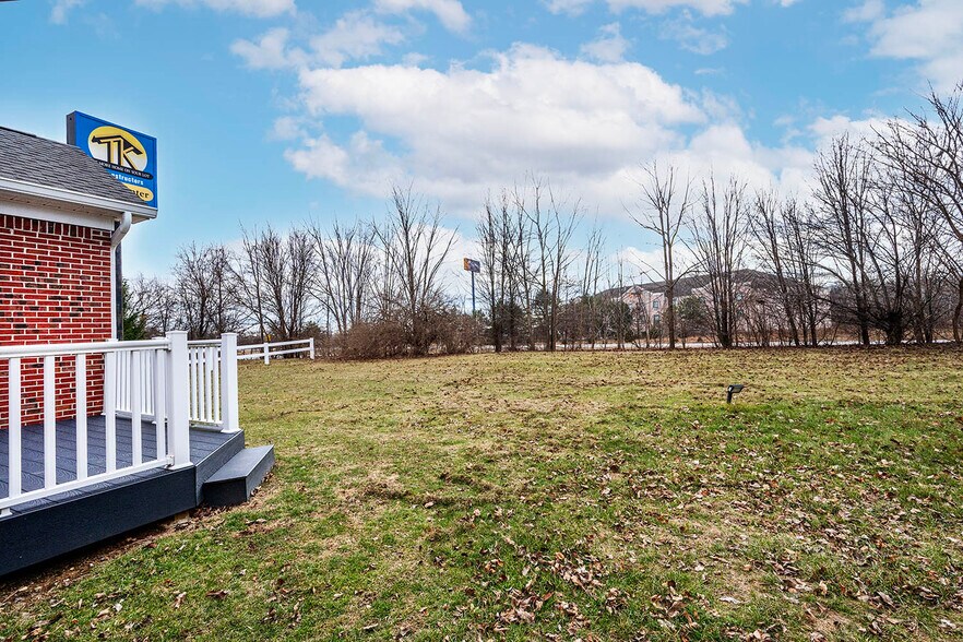 More Photos Of 65 Maplehurst Dr, Brownsburg Office For Sale