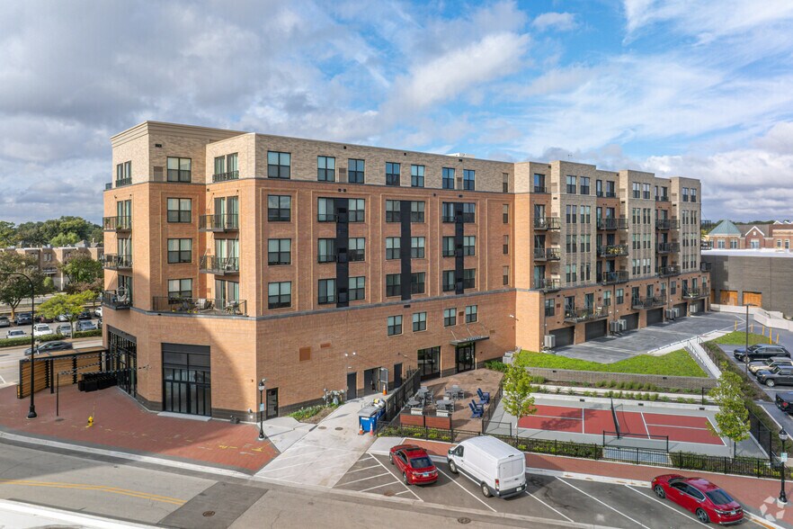 More Photos Of 122 E Northwest Hwy, Mount Prospect Apartments For Lease