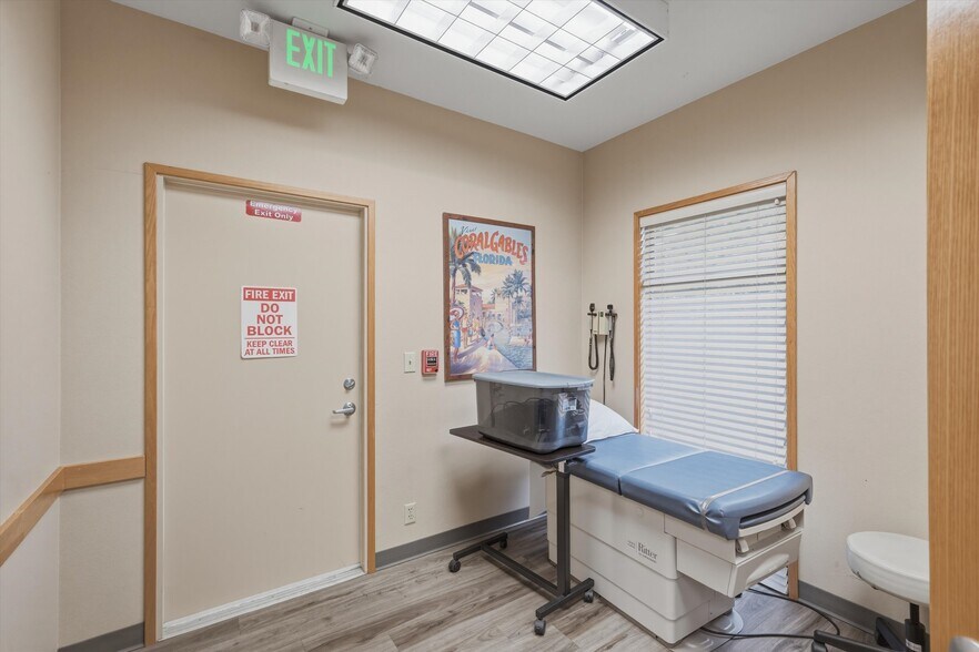 More Photos Of 3010 Squalicum Pky, Bellingham Office For Sale