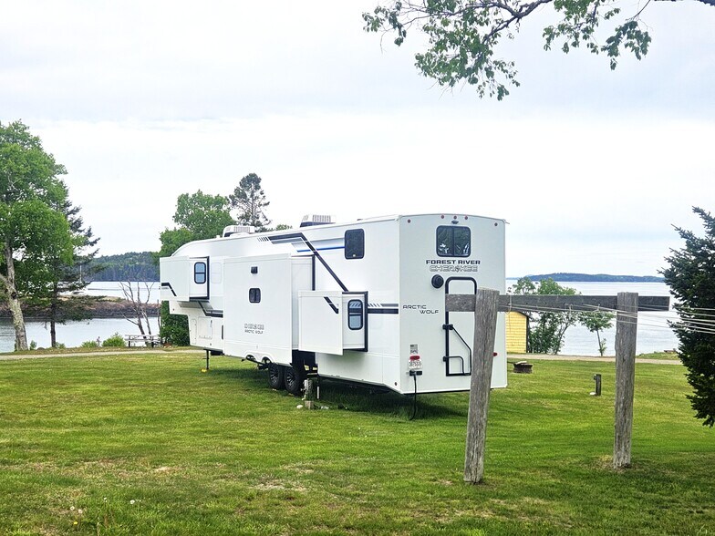 More Photos Of 24 Harris Point Rd, Eastport Hotel For Sale