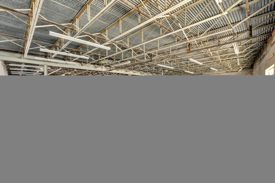 More Photos Of 220 N Saint Vrain St, El Paso Light Distribution For Sale