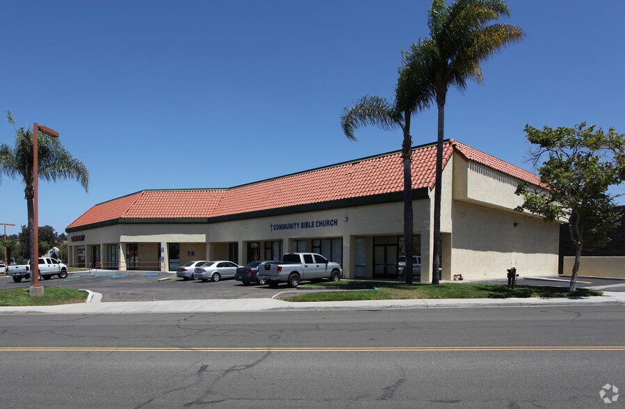 More Photos Of 603-619 Sycamore Ave, Vista Storefront For Lease