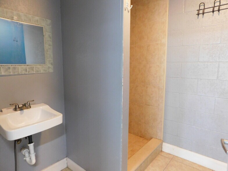 More Photos Of 5145 Commercial Dr, Melbourne Warehouse For Lease