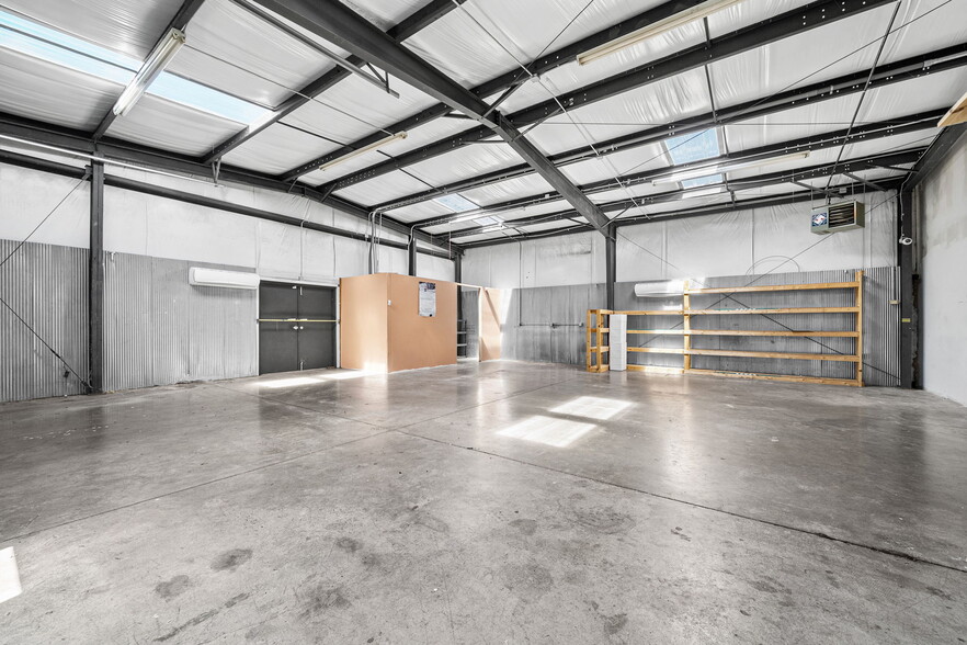 More Photos Of 1761 Jardco Dr, Clarksville Warehouse For Lease
