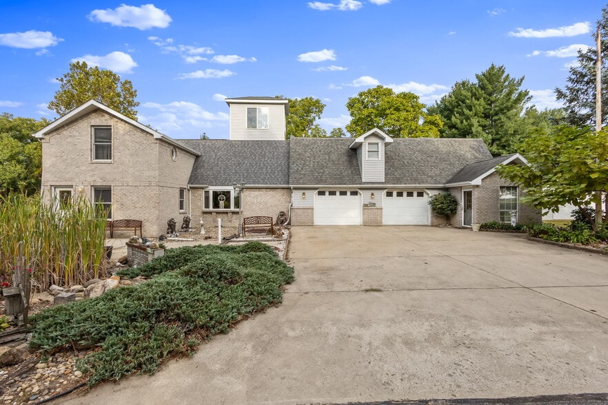 More Photos Of 2507 E 1100 N, Demotte Apartments For Sale