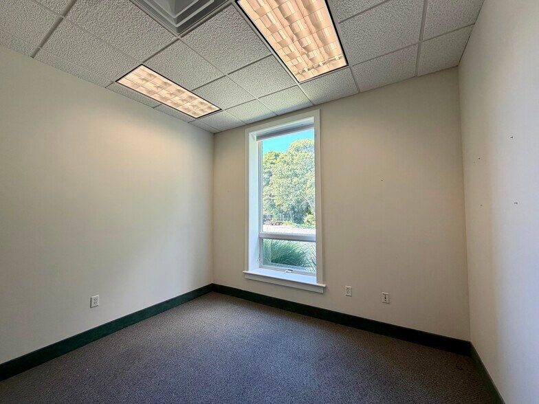 More Photos Of 107 Wilcox Rd, Stonington Loft Creative Space For Lease