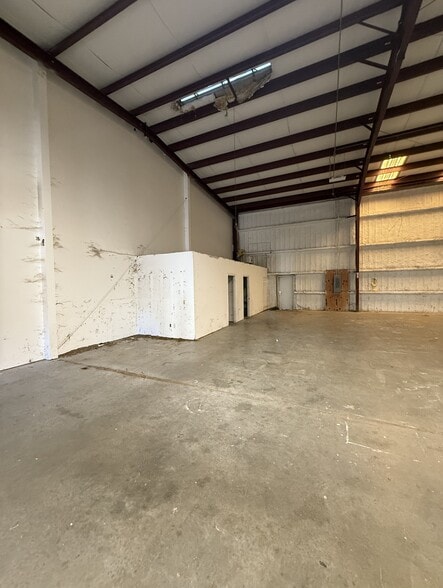 More Photos Of 5 Enterprise Ln, Hilton Head Island Warehouse For Lease
