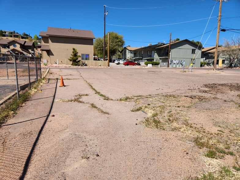 More Photos Of 704 S Meadow St, Payson Office For Sale